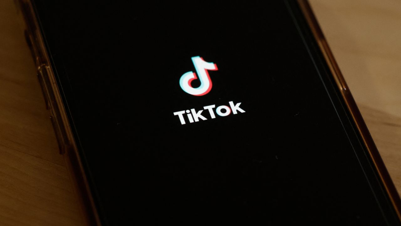 Italia multa a TikTok en 10 millones de euros por desproteger a menores