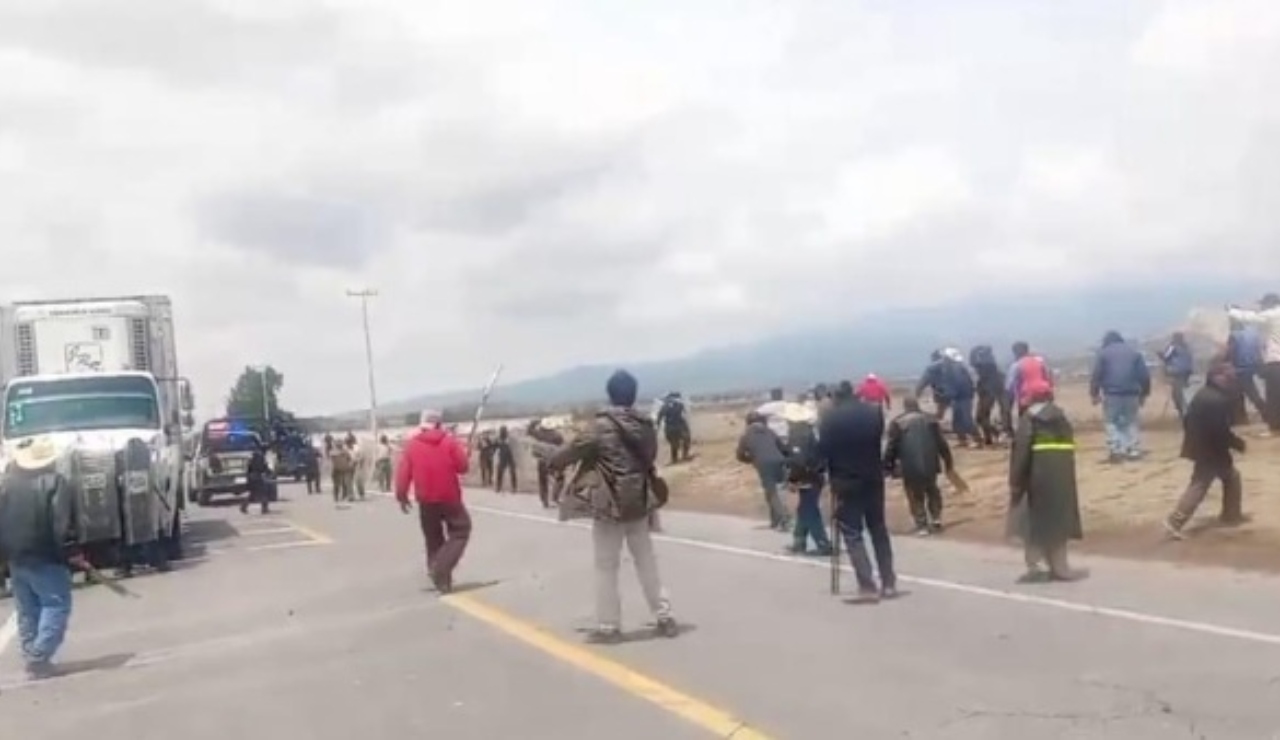 Habitantes de Totalco vuelven a bloquear carretera Xalapa-Puebla por falta de diálogo