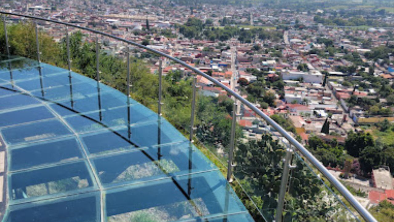 Niño de 2 años cae de mirador de cristal en Atlixco, Puebla