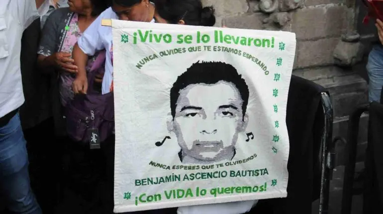 Juez desecha amparo de expolicía implicado en la desaparición de los 43 de Ayotzinapa