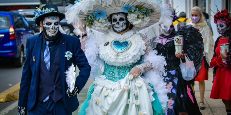 Realizan Mega Procesión de Catrinas 2024 en Paseo de la Reforma