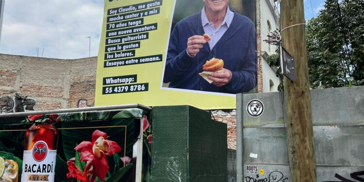 Claudio, una persona de 70 años, se viraliza al buscar guitarrista