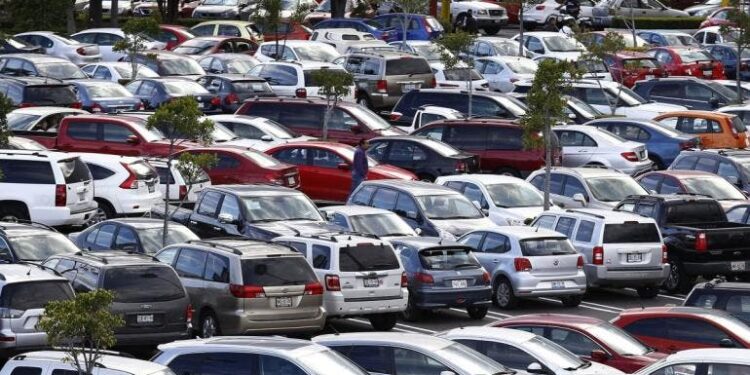 Diputados de CDMX quieren tarifa única en estacionamientos de centros comerciales