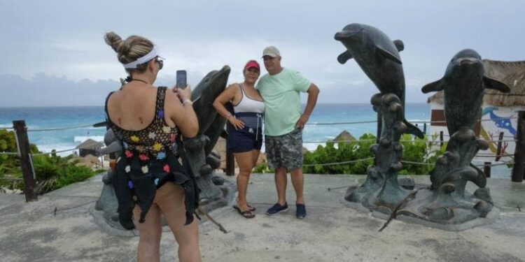 Economía turística repunta 5.8% anual en el segundo trimestre: Inegi