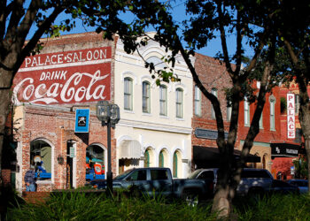 Destinos en Florida combinan turismo y compras navideñas