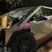 Cybertruck de Tesla termina embarrada contra casa en Miguel Hidalgo