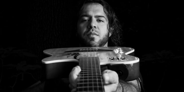 DANIEL DELGADILLO: herencia y revolución en la canción mexicana presenta su EP "otoño"