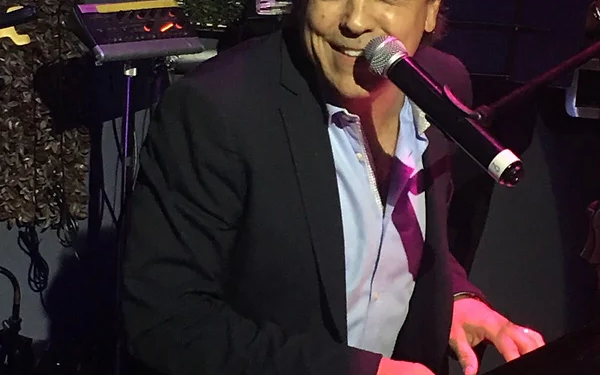 El compositor y productor Gerardo Flores hará sonar sus éxitos en la cueva