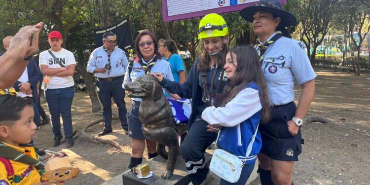 Homenaje a Nalah, heroína de cuatro patas del 19S