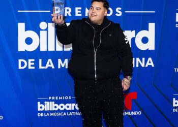 ¡Orgullo nacional! FloyyMenor gana el primer Billboard para Chile con “Gata Only” (ft Cris MJ) y se convierte en la Mejor Canción Latina del Año