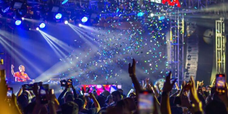 Neon Planet regresa con MIIXología elaborada con cerveza Dos Equis