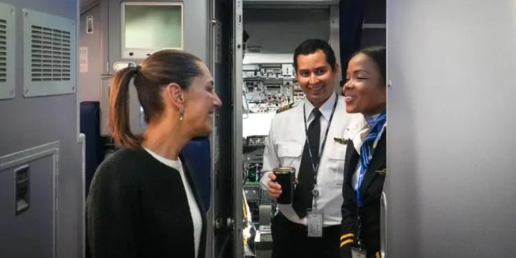 Sale Sheinbaum del país para asistir a Cumbre del G20 en Brasil