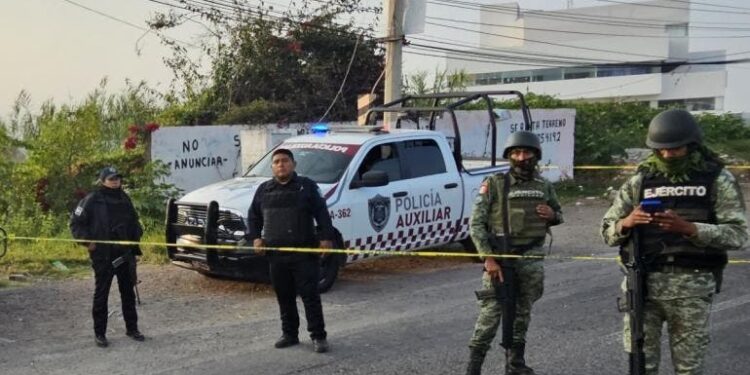 Sujetos armados ingresan a hospital en Atlixco y matan a paciente y a 2 policías