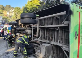 Volcadura de camión en la México-Cuernavaca deja más de 30 lesionados