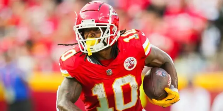 Chiefs recuperan a su corredor estrella para partido ante los Raiders