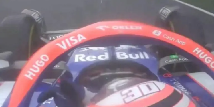 Liam Lawson se disculpa por mostrarle el dedo a Checo Pérez