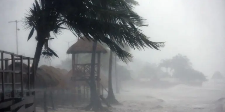 ‘Sara’ mantiene avance por tierra como depresión entre México y Guatemala