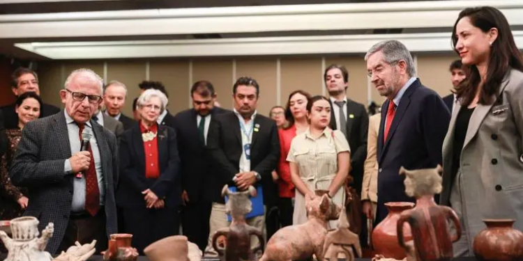 De la Fuente encabeza recuperación de 220 piezas arqueológicas