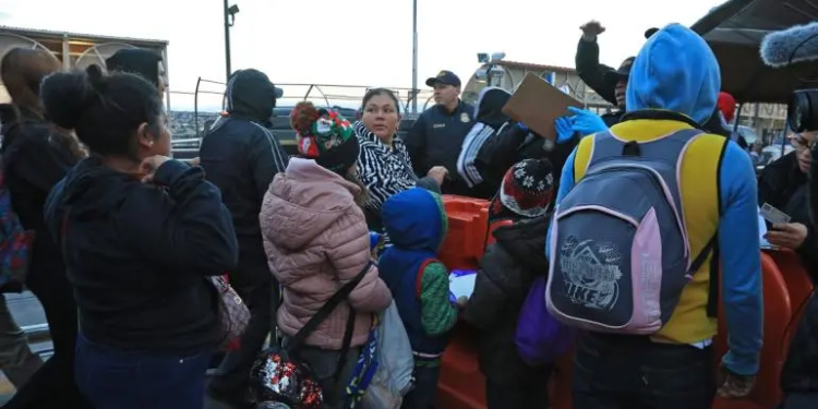 Migrantes en Chihuahua con cita de asilo temen a expulsiones masivas de Trump