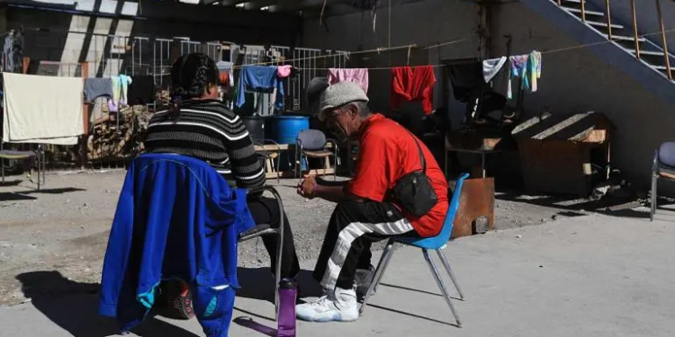 Migrantes en Ciudad Juárez luchan ‘contrarreloj’ para obtener asilo en EU