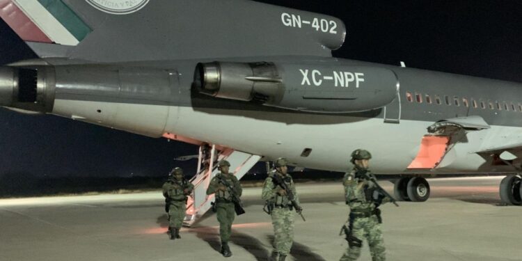 Arriban 100 militares a Sinaloa para reforzar seguridad