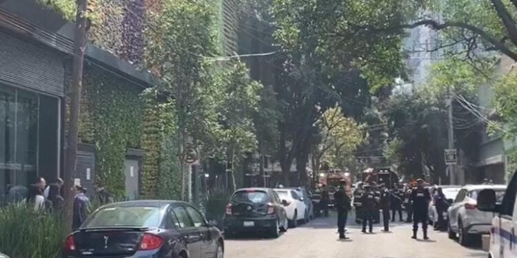 Un muerto y dos heridos tras explosión en Galerías Insurgentes