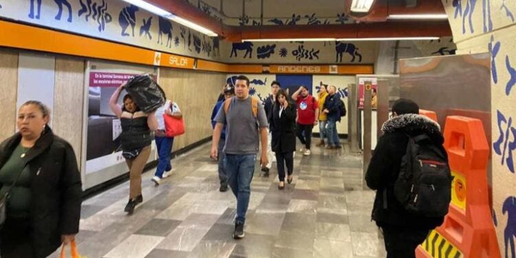 Refuerzan seguridad en la Línea 7 tras ataque en Tacubaya