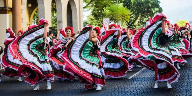 Puente por Revolución Mexicana dejará más de 42 mil mdp en turismo