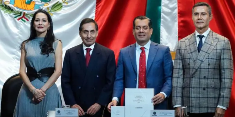 Hacienda entrega paquete económico 2025 a la Cámara de Diputados