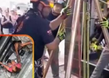 Rescatan a dos mujeres tras caer en tumba de panteón en Monterrey