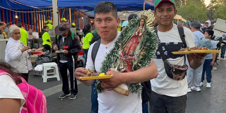 Donan 35 mil tacos a peregrinos que visitan a la Morenita del Tepeyac en CDMX