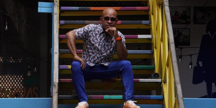 JIMMY EL LEÓN, HIJO DE ÓSCAR D’LEÓN, BUSCA CONQUISTAR MÉXICO CON SU SENCILLO "AYER"