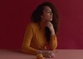 PAOLA DECANINI llega con su nuevo sencillo “PAISAJES” a la radio nacional