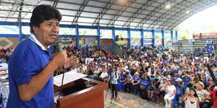 Evo Morales dice que será candidato con sigla "prestada" o "regalada" si no vuelve al MAS