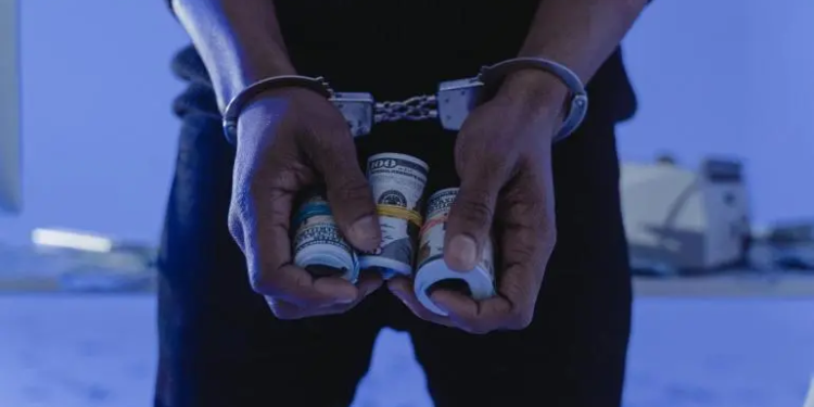 Detienen en la GAM a hombre y aseguran documentos falsificados