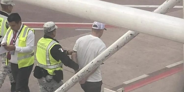 Sheinbaum pide a FGR informar sobre intento de secuestro de avión de Volaris