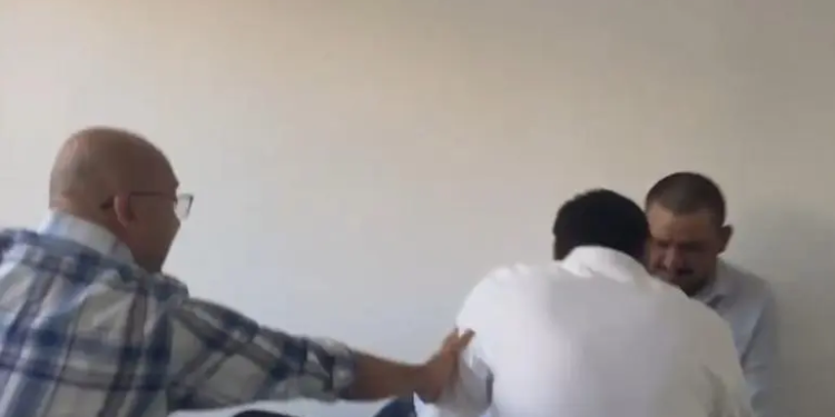 Se agarran a golpes en Chiapas diputados de Morena y del PVEM