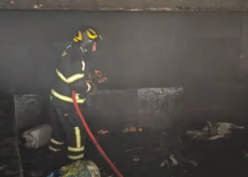Mueren dos personas tras incendio en una bodega de la Central de Abasto