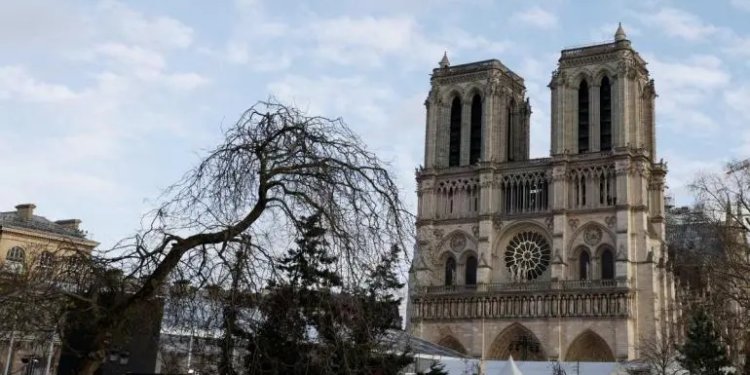 Notre Dame reabre sus puertas cinco años después del incendio