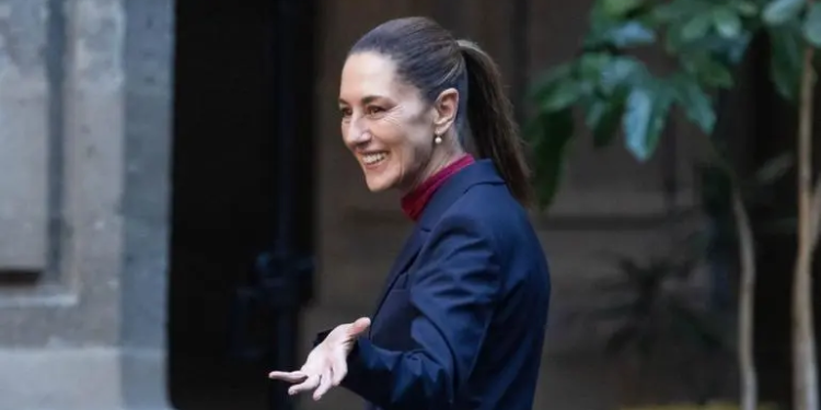 Sheinbaum descarta invasión de EU y presume defensa con el Himno Nacional