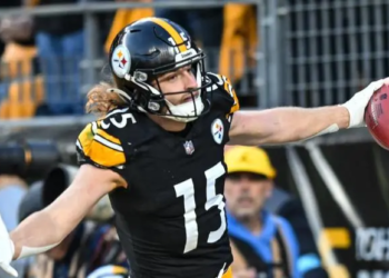 Steelers doblegan a los Browns y se afianzan en la cima de su división