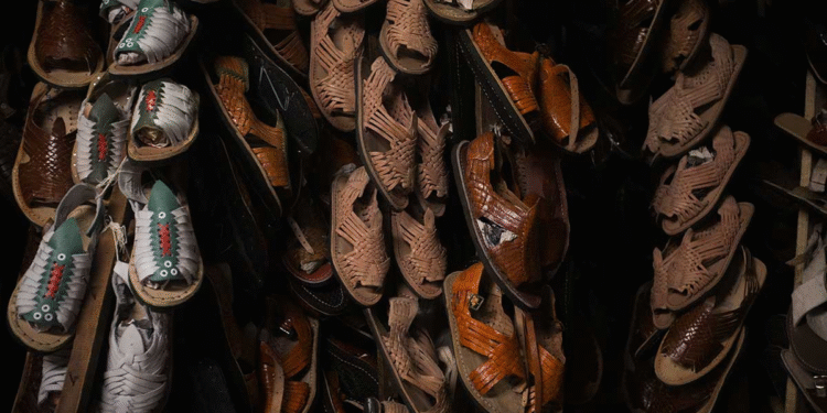 Oaxaca demandará a Adidas por plagio de huaraches