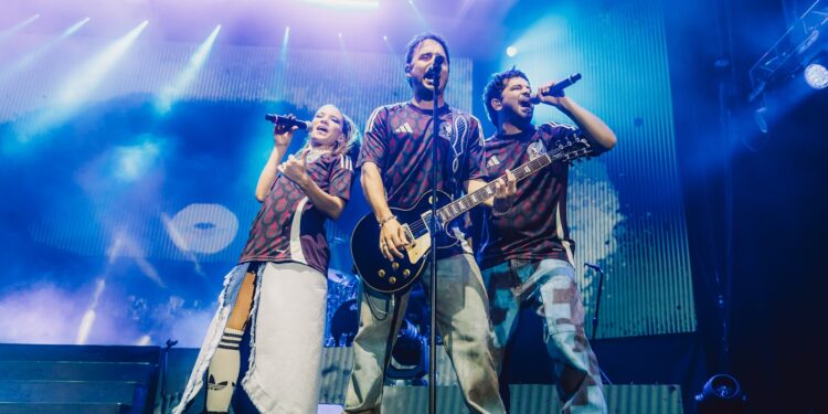 LA MAGIA INTACTA: ERREWAY CELEBRA LA ETERNIDAD DE REBELDE WAY EN LA CIUDAD DE MÉXICO