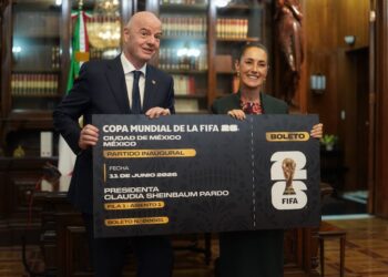 Sheinbaum analiza regalar boleto para Mundial 2026 que Infantino le dio