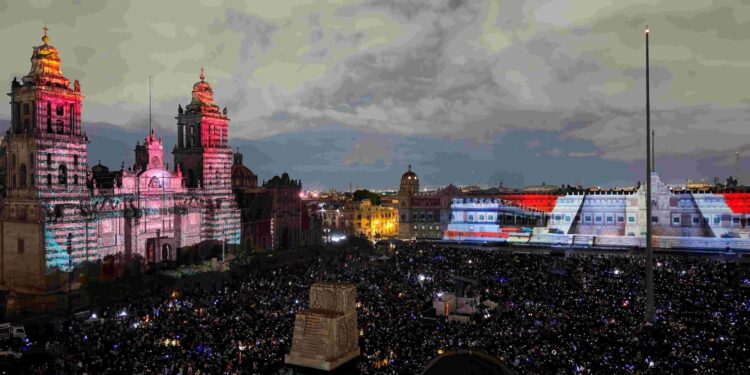Luz sobre piedra: Maizz Visual transforma el Zócalo en una experiencia inmersiva de historia y arte