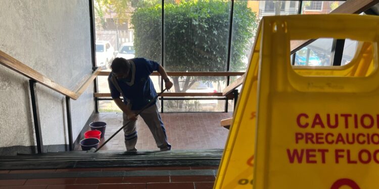 Señalan a funcionario del ISSSTE por posible intervención irregular en licitación de limpieza