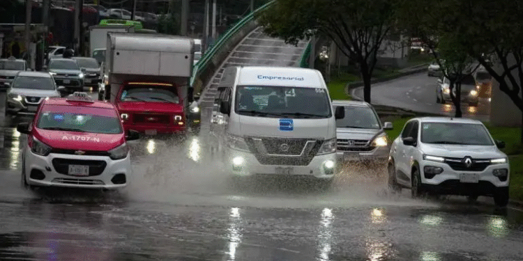 Lluvias fuertes y calor extremo predominarán en México