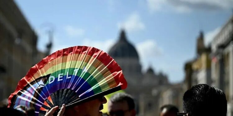 El Vaticano recibe el primer gran peregrinaje LGBT+ oficial en el marco del Jubileo