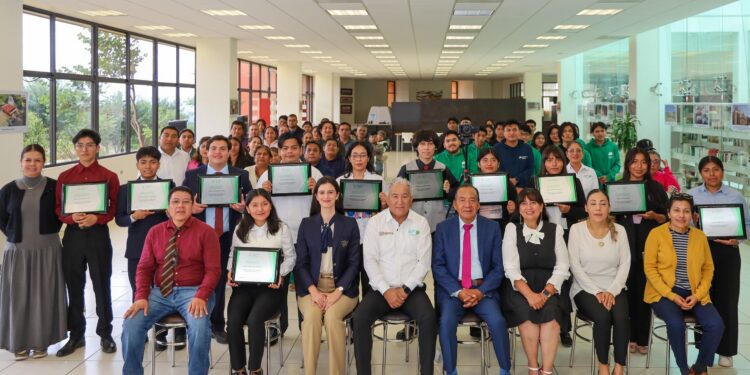 Iberdrola México beca a 11 estudiantes de carreras STEM en Oaxaca