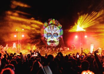 TIERRA DE LOS MUERTOS, EL FESTIVAL QUE CONVIERTE A OAXACA EN ALTAR MAYOR DEL MUNDO